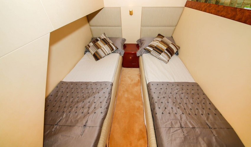 wazhir.com yacht rental dubai